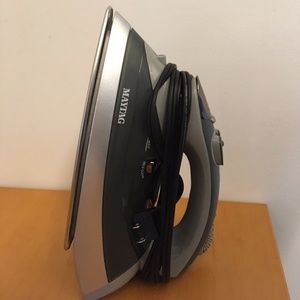 Maytag M400 Steam Iron, M400-SpeedHeat, Grey